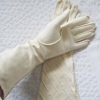 Vintage  Beige Gloves Sz 6 1/2 Matinee Wedding Tea Retro Mid Century Bridal Downton Austen Dress Cosplay Free Ship  US When Roses Bloom