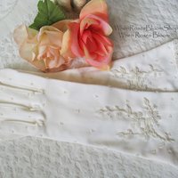 White Gloves Sz 7 8 Pearls Wedding Tea Dance Vintage NOS Matinee Evening Retro Mid Century Hollywood Glamour Free Ship US   WhenRosesBloom