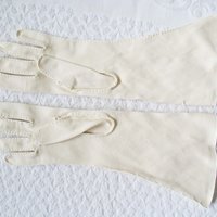Vintage  Beige Gloves Sz 6 1/2 Matinee Wedding Tea Retro Mid Century Bridal Downton Austen Dress Cosplay Free Ship  US When Roses Bloom