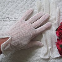 Vintage White Lace Gloves Tea Party Retro Wedding Bride Bridesmaid 1st Communion Vintage Cosplay Gloves Free Shipping US WhenRosesBloom