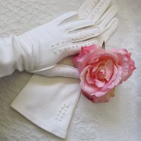 Vintage White Gloves Size 7-8 Wedding Classic Retro Mid Century Bride Bridesmaid Downton Austen Cosplay Free Ship US When Roses Bloom