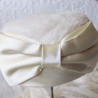 White Pillbox Fur Hat Vintage Toque w/Bow Classic Cocktail Pillbox Bellhop Toque Elegant Jackie O Style 1950s-50s Cosplay WhenRosesBloom