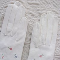 Vintage Gloves White Kid Leather NOS Cut out bow embroidery Sz 6 7 Downton Miss Fisher Audrey Hepburn Cosplay New Old Stock  WhenRosesBloom