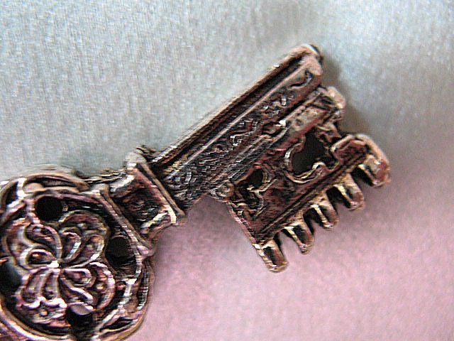 Vintage Pin Retro Key Jewelry Boho Victorian Steampunk Style Pin for Hat Lapel Scarf Kappa Kappa Gamma Style  WhenRosesBloom