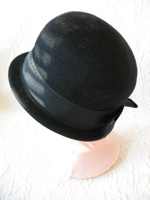 Vintage Black Derby Cloche Hat Retro Vintage Hipster Mod Boho Steampunk Bowler Bohomian 60s Cosplay Twiggy Audrey Hepburn WhenRosesBloom