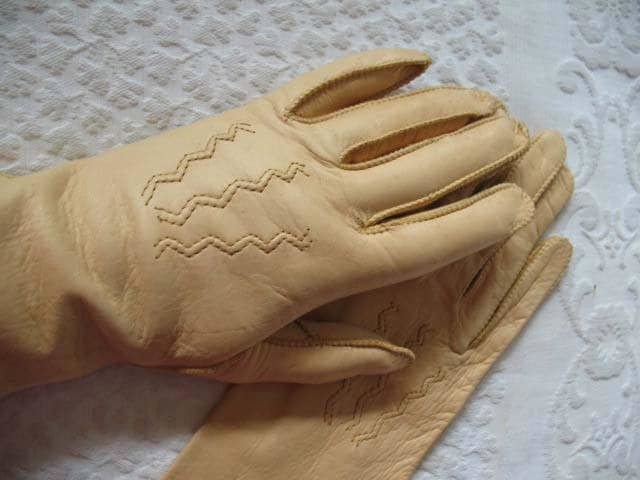 Vintage Leather Driving Gloves Beige Pigskin Retro Mid Century Miss Fisher Audrey Hepburn Cosplay Fashion  Free Ship in US WhenRosesBloom