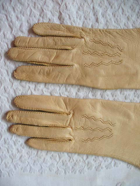 Vintage Leather Driving Gloves Beige Pigskin Retro Mid Century Miss Fisher Audrey Hepburn Cosplay Fashion  Free Ship in US WhenRosesBloom