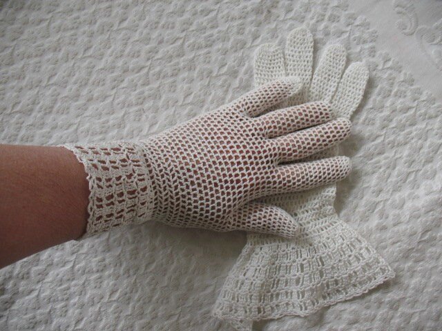 Vintage Gloves White Crochet Fishnet Elegant Tea Party Vintage Retro Wedding Bridesmaid 1st Communion Victoria Downton WhenRosesBloom