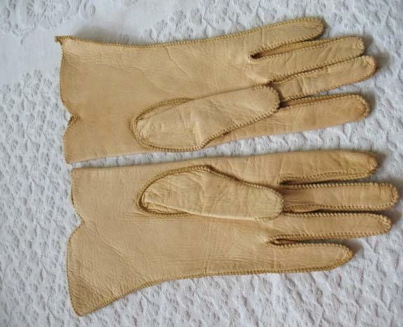 Vintage Leather Driving Gloves Beige Pigskin Retro Mid Century Miss Fisher Audrey Hepburn Cosplay Fashion  Free Ship in US WhenRosesBloom