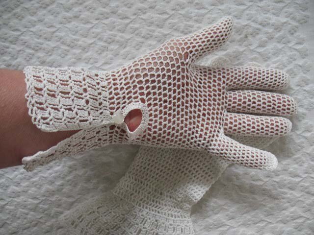 Vintage Gloves White Crochet Fishnet Elegant Tea Party Vintage Retro Wedding Bridesmaid 1st Communion Victoria Downton WhenRosesBloom