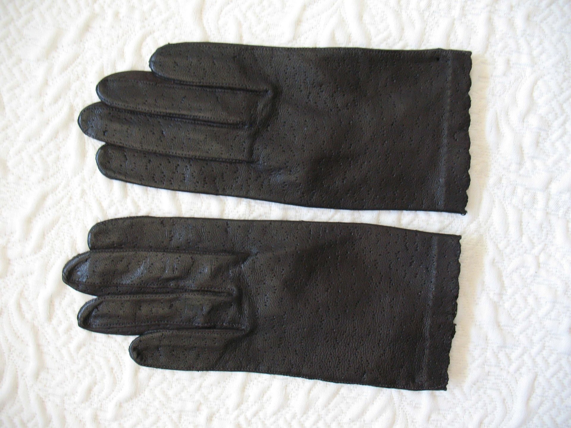 Vintage Leather Driving Gloves Black Leather Sz 6 NOS Retro Mid Century Miss Fisher Cosplay Classic Wardrobe Free Ship in US WhenRosesBloom