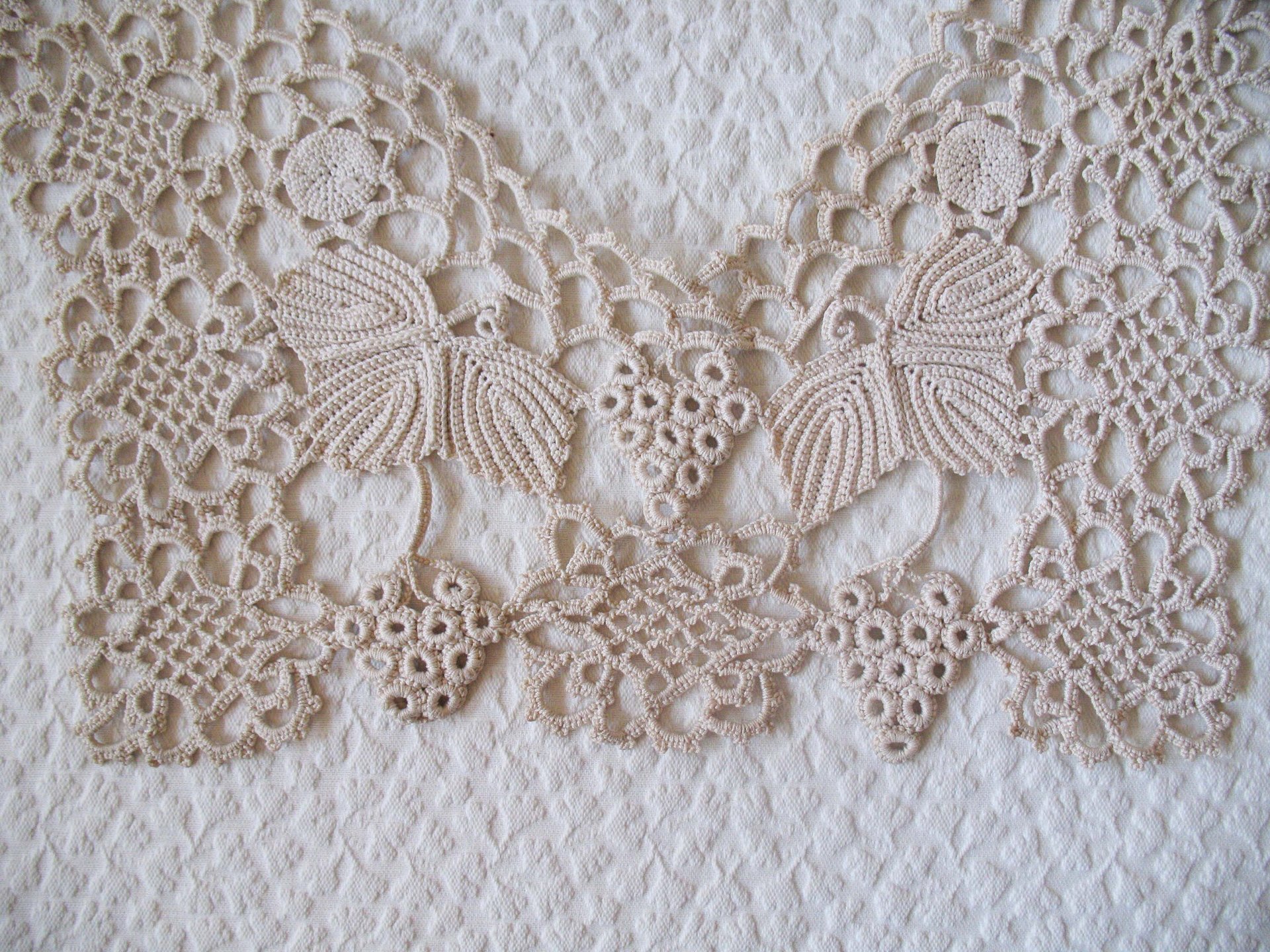 Vintage Irish Crochet Collar Antique Linen Wedding Tea Shabby Chic Romantic Boho Style Free Ship in US WhenRosesBloom