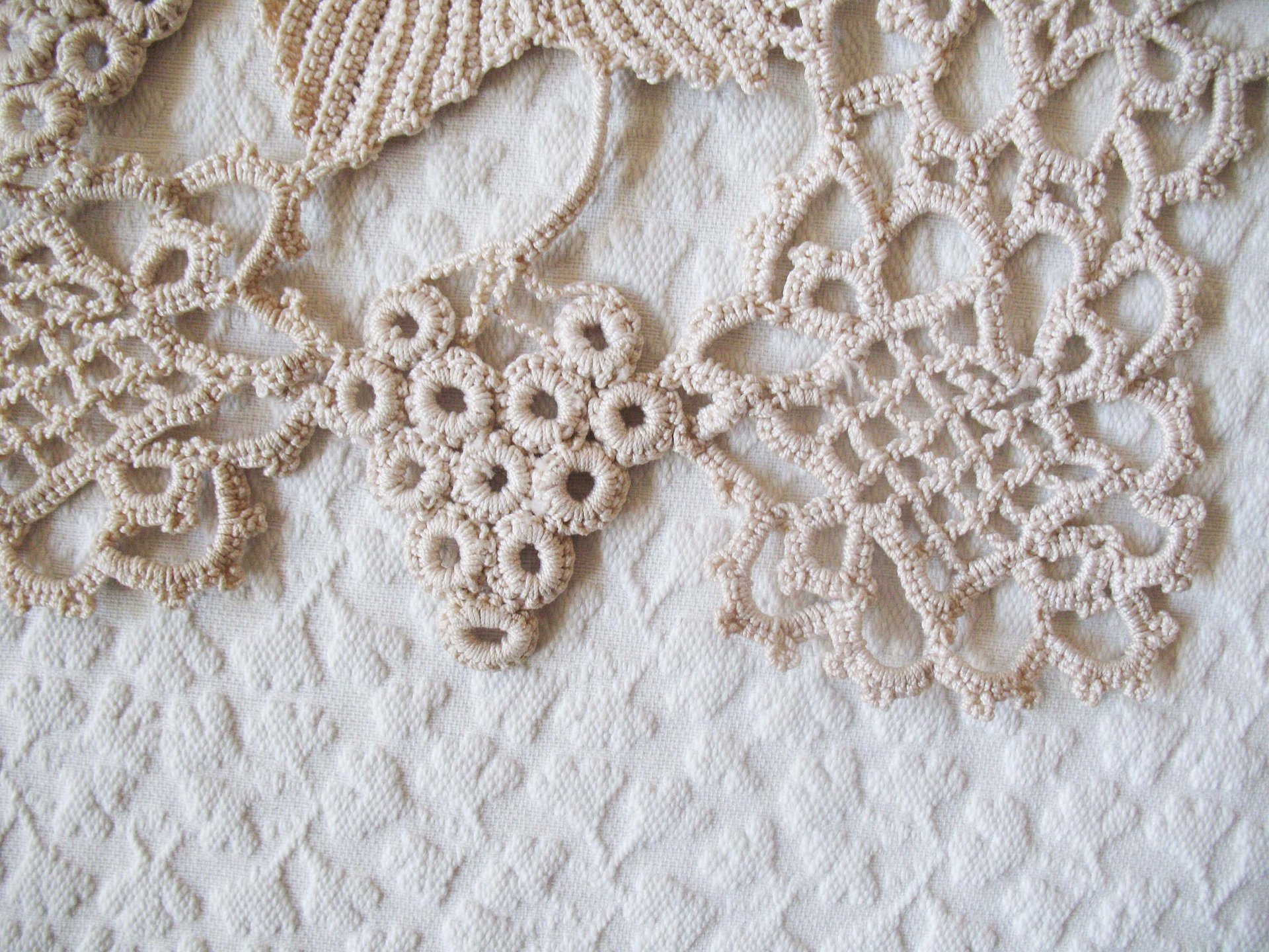 Vintage Irish Crochet Collar Antique Linen Wedding Tea Shabby Chic Romantic Boho Style Free Ship in US WhenRosesBloom