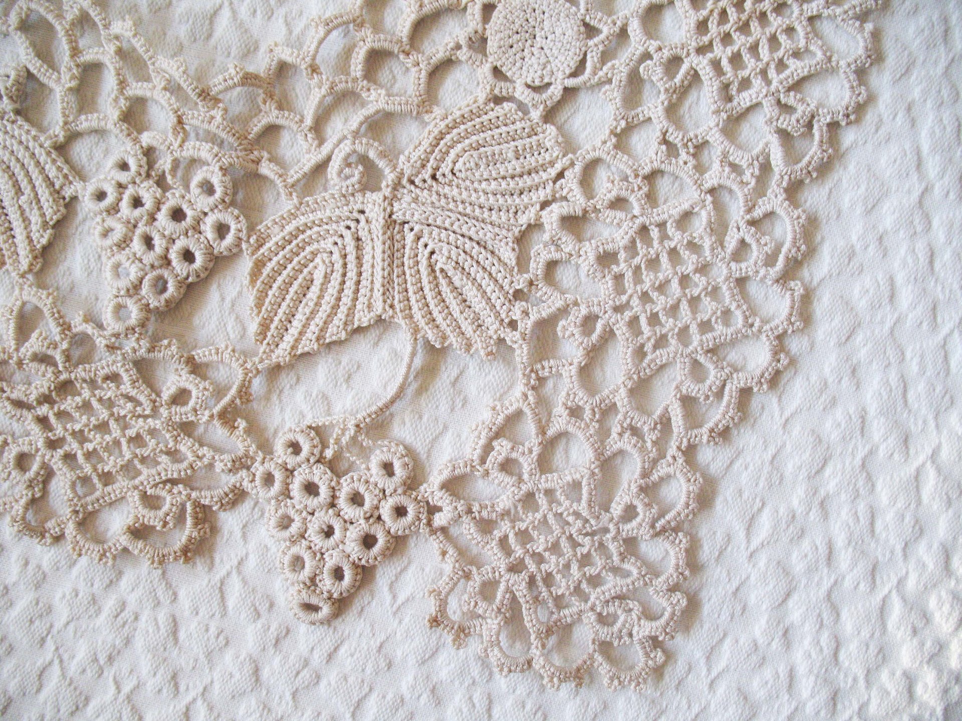 Vintage Irish Crochet Collar Antique Linen Wedding Tea Shabby Chic Romantic Boho Style Free Ship in US WhenRosesBloom