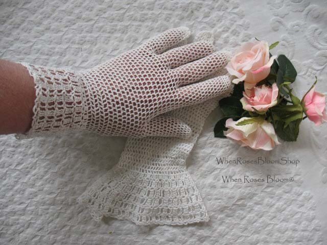 Vintage Gloves White Crochet Fishnet Elegant Tea Party Vintage Retro Wedding Bridesmaid 1st Communion Victoria Downton WhenRosesBloom