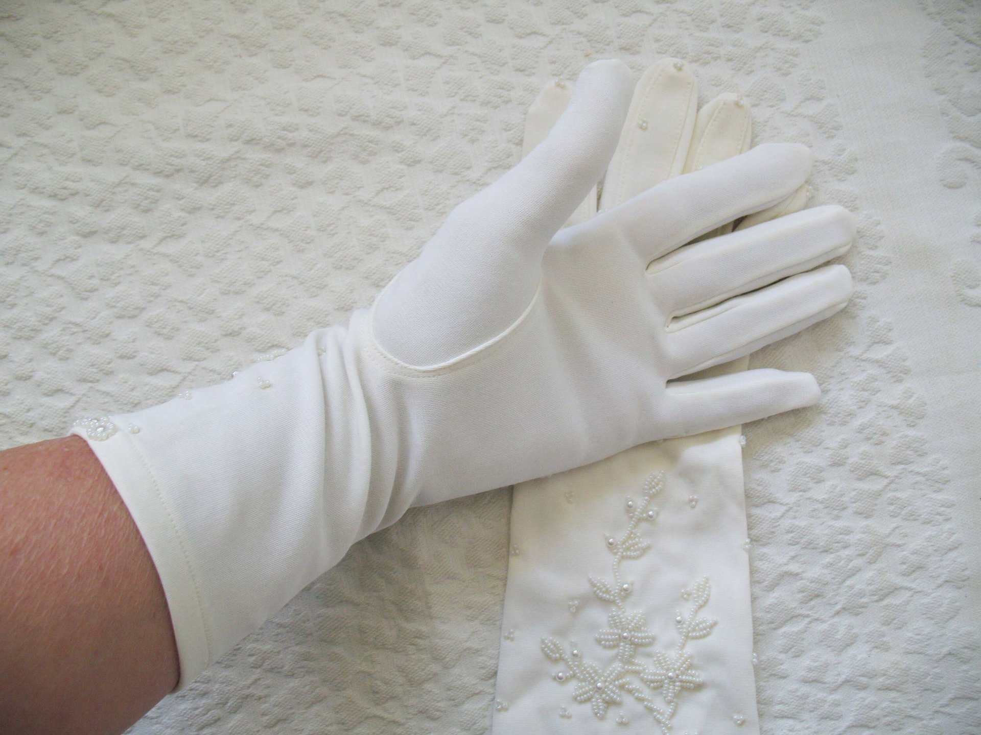 White Gloves Sz 7 8 Pearls Wedding Tea Dance Vintage NOS Matinee Evening Retro Mid Century Hollywood Glamour Free Ship US   WhenRosesBloom