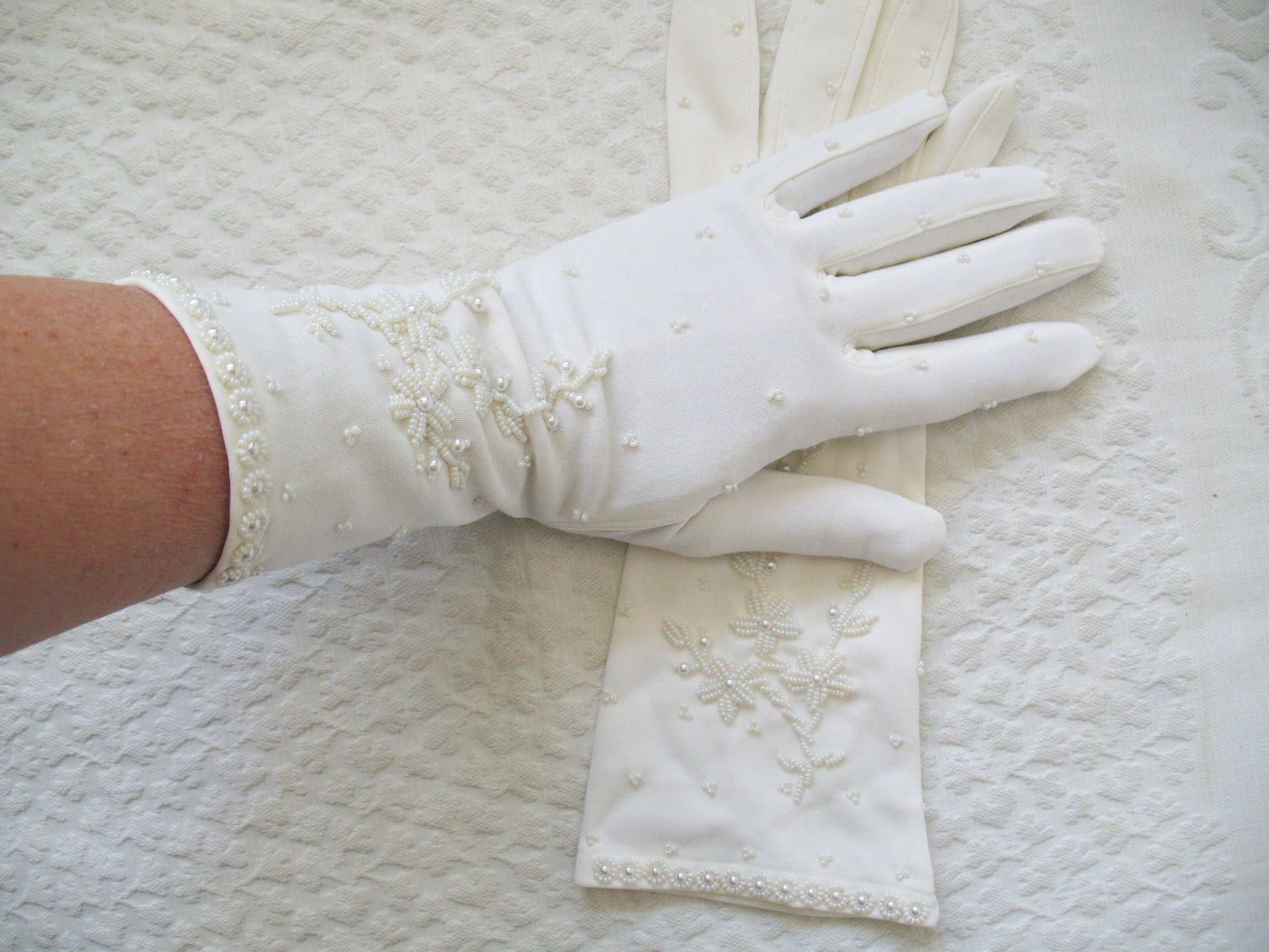 White Gloves Sz 7 8 Pearls Wedding Tea Dance Vintage NOS Matinee Evening Retro Mid Century Hollywood Glamour Free Ship US   WhenRosesBloom