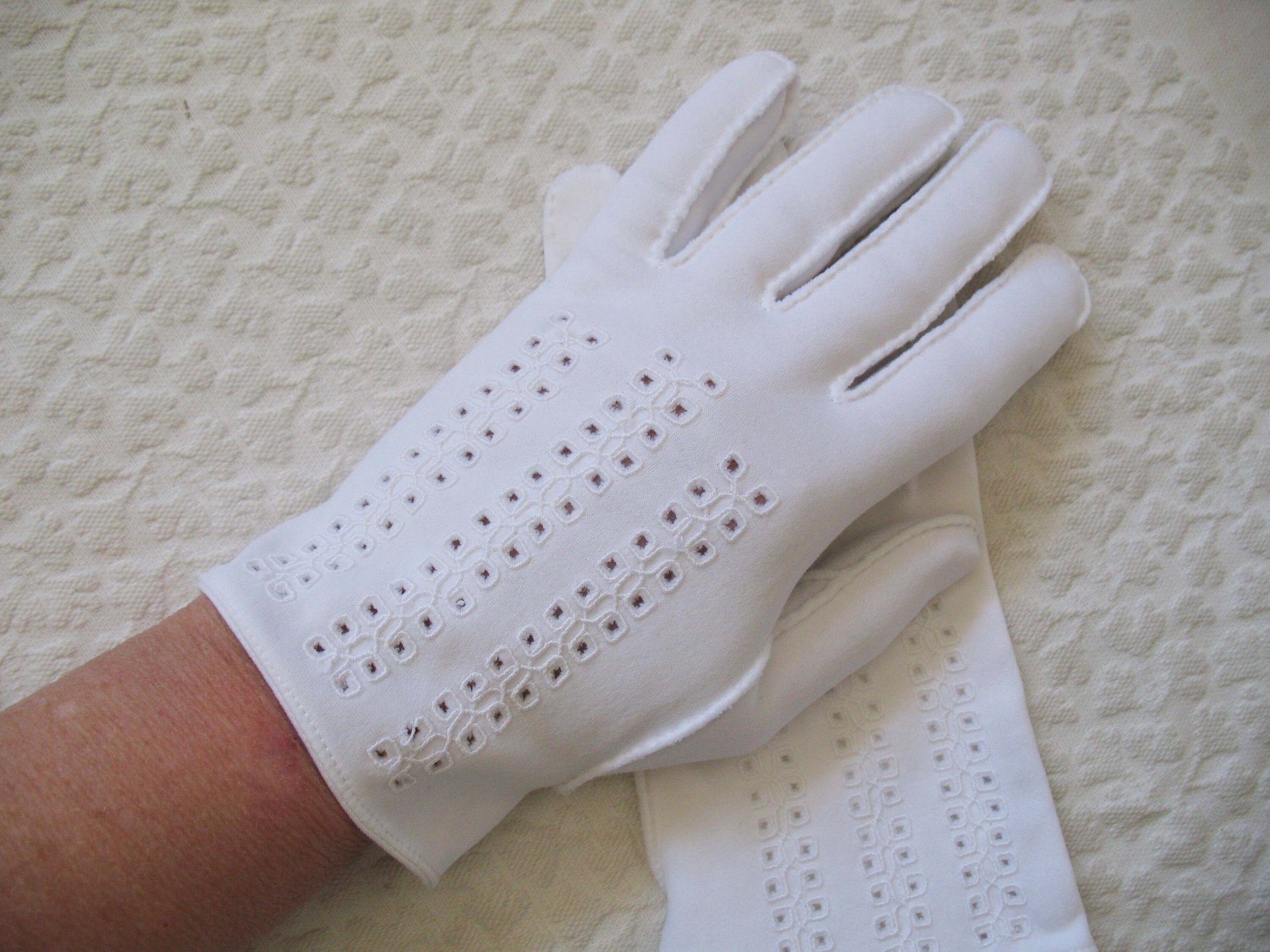 Vintage White Gloves Sz 6.5 Tailored Retro Tea Mid Century Wedding Bride Bridesmaid Downton Miss Fisher Cosplay WhenRosesBloom