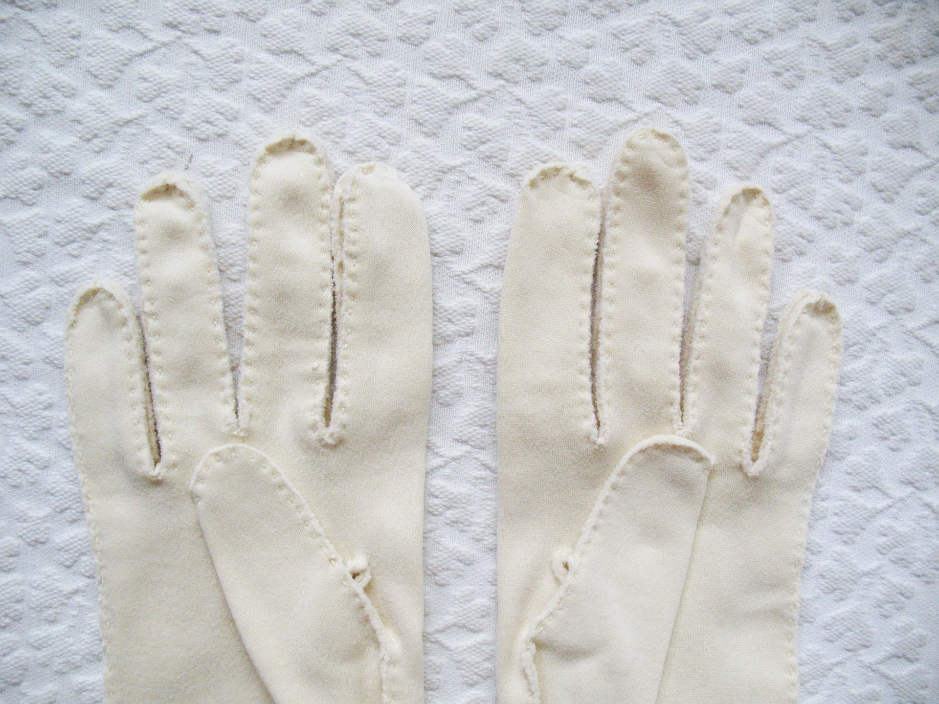 Vintage  Beige Gloves Sz 6 1/2 Matinee Wedding Tea Retro Mid Century Bridal Downton Austen Dress Cosplay Free Ship  US When Roses Bloom