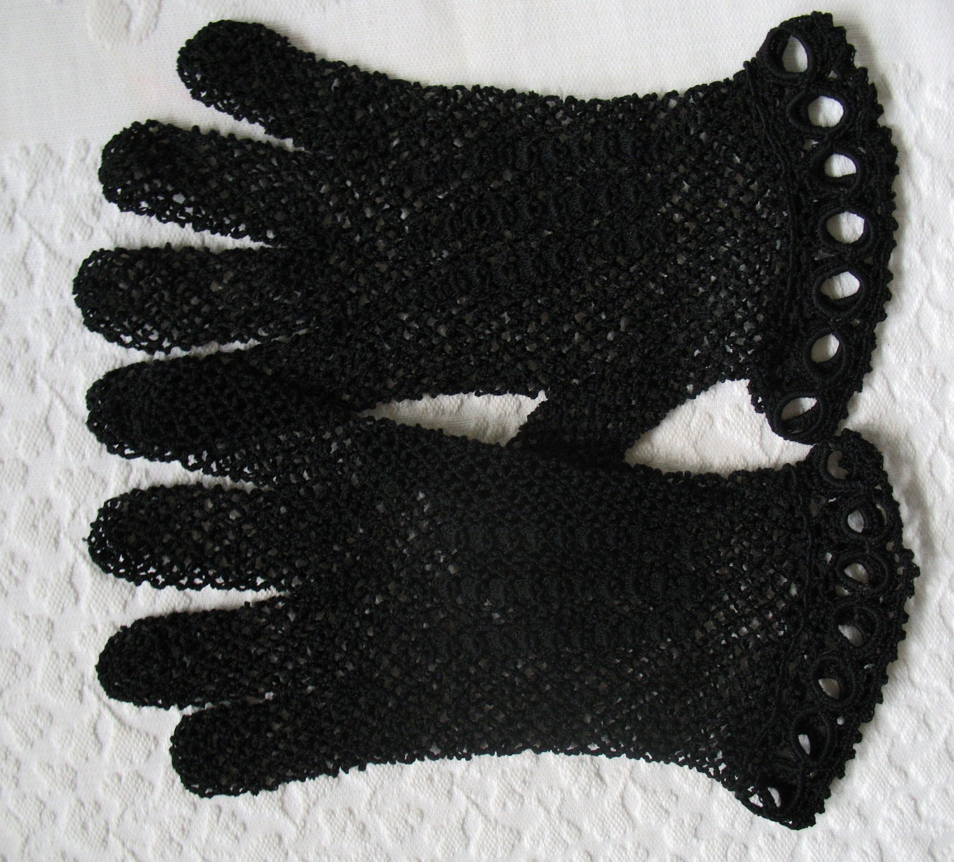Vintage Black Crochet Lace Gloves Tea Party Elegant Steampunk Goth Victoria Downton Miss Fisher Cosplay  FREE SHIP US When Roses Bloom