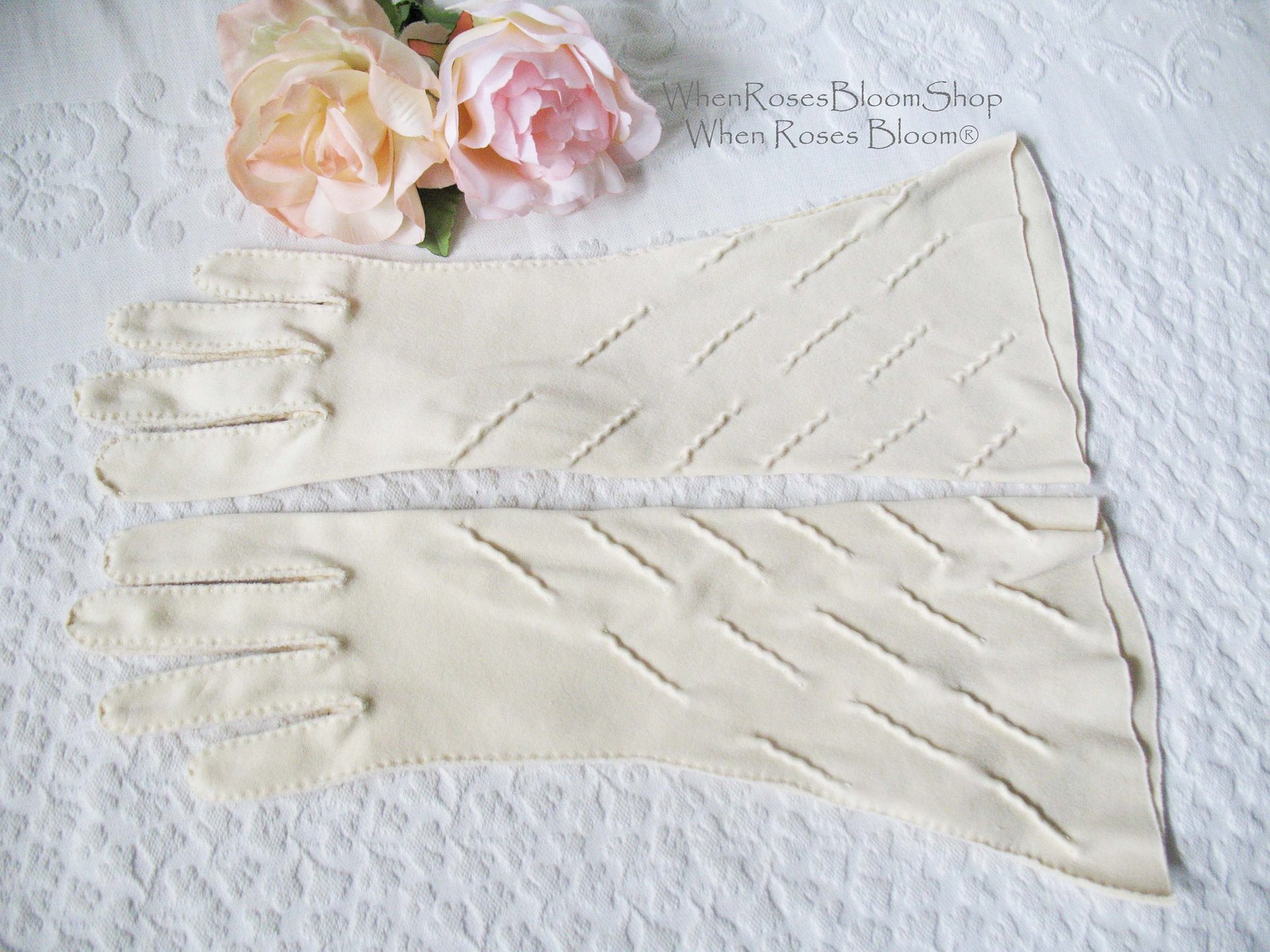 Vintage  Beige Gloves Sz 6 1/2 Matinee Wedding Tea Retro Mid Century Bridal Downton Austen Dress Cosplay Free Ship  US When Roses Bloom