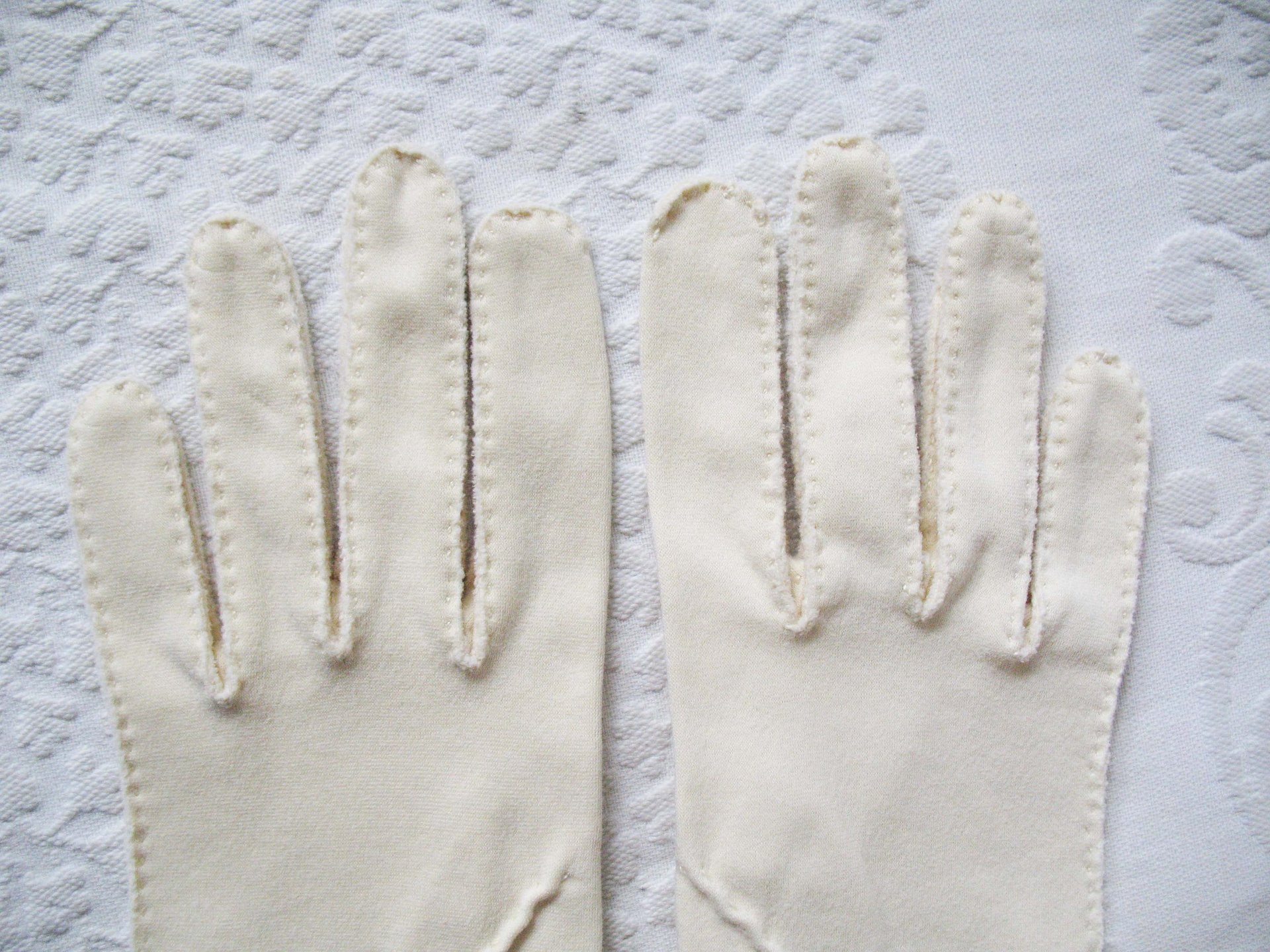Vintage  Beige Gloves Sz 6 1/2 Matinee Wedding Tea Retro Mid Century Bridal Downton Austen Dress Cosplay Free Ship  US When Roses Bloom