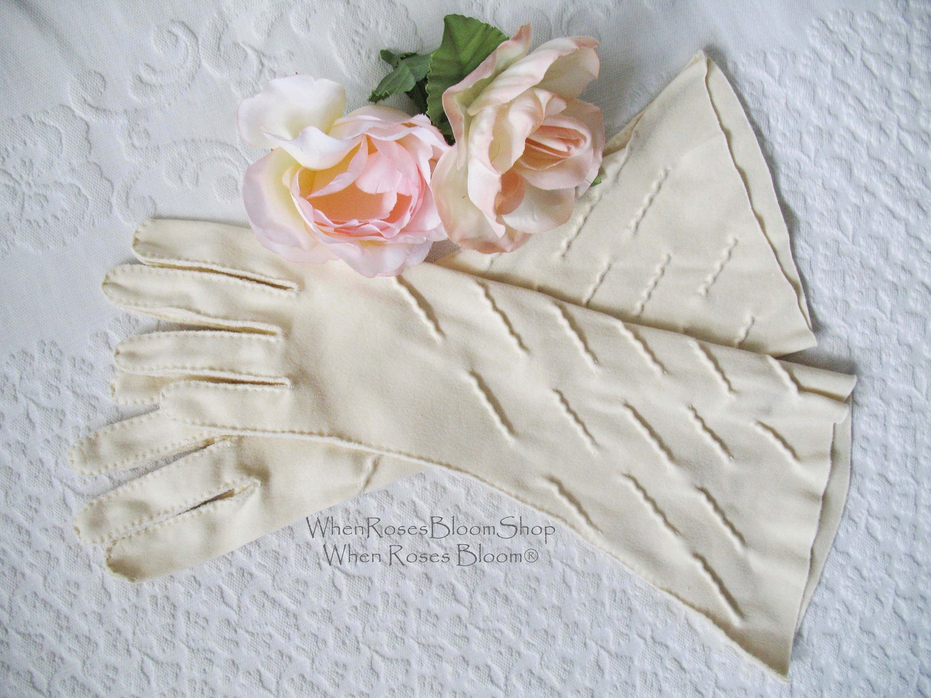 Vintage  Beige Gloves Sz 6 1/2 Matinee Wedding Tea Retro Mid Century Bridal Downton Austen Dress Cosplay Free Ship  US When Roses Bloom