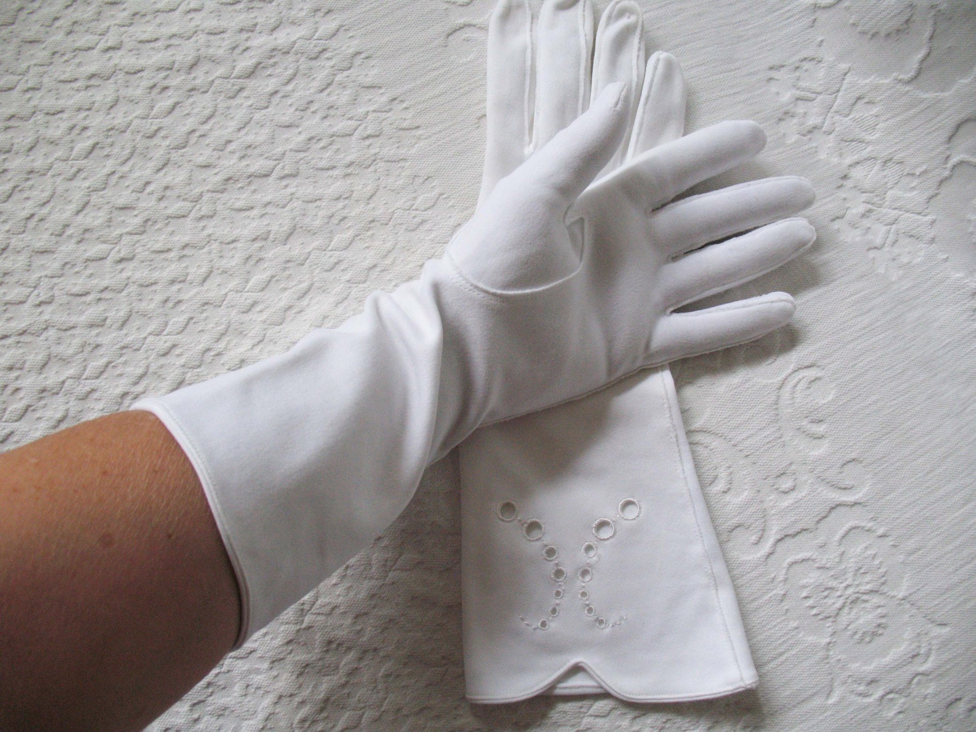 Vintage White Gloves Sz 7 Matinee Evening Retro Mid Century Wedding Tea Dance Downton J Austen  Retro Cosplay Free Ship US WhenRosesBloom
