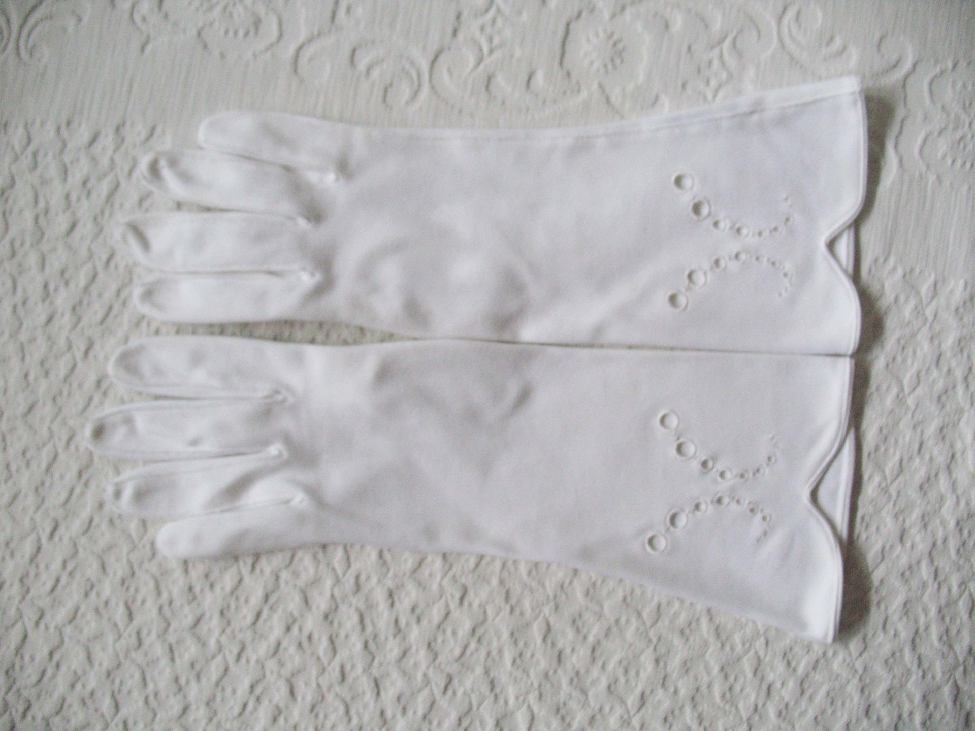Vintage White Gloves Sz 7 Matinee Evening Retro Mid Century Wedding Tea Dance Downton J Austen  Retro Cosplay Free Ship US WhenRosesBloom