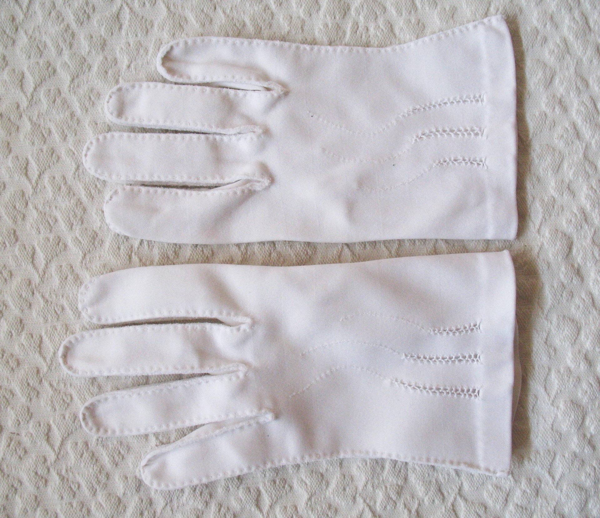 Vintage White Gloves for Classic Tea Party 1st Communion Wedding Bride Bridesmaid Retro Mid Century Style WhenRosesBloom