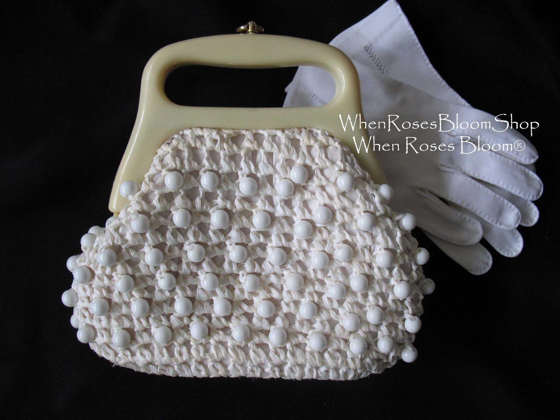 Vintage Italian Purse White Crochet Raffia Beads Boho Bohemian Retro Mid Century Suburban Chic Summer HandBag Casual Classic WhenRosesBloom