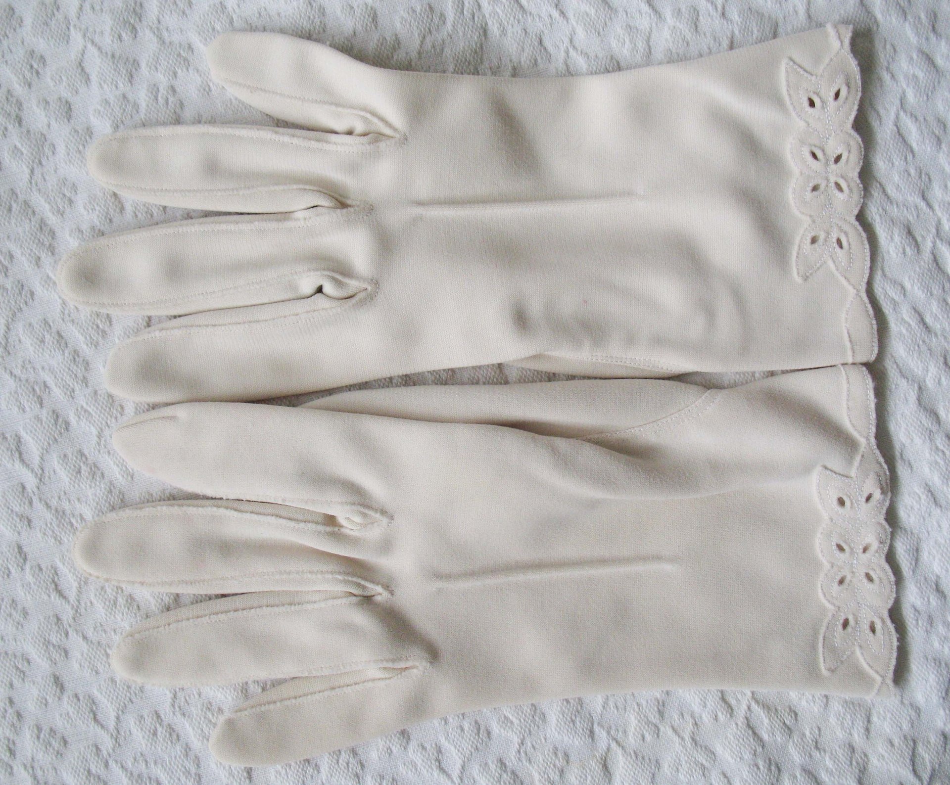 Beige Gloves Size 7 1/2 Vintage Retro Tea Party Wedding Dance Bride Bridesmaid Mid Century 50s 60s Cosplay Free Shipping  US WhenRosesBloom