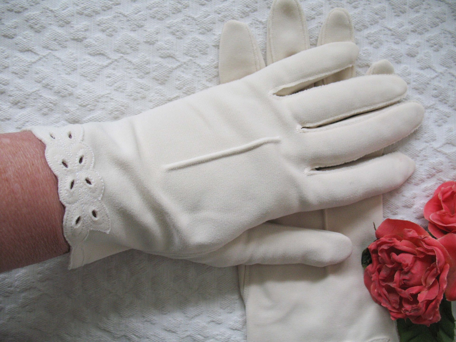 Beige Gloves Size 7 1/2 Vintage Retro Tea Party Wedding Dance Bride Bridesmaid Mid Century 50s 60s Cosplay Free Shipping  US WhenRosesBloom