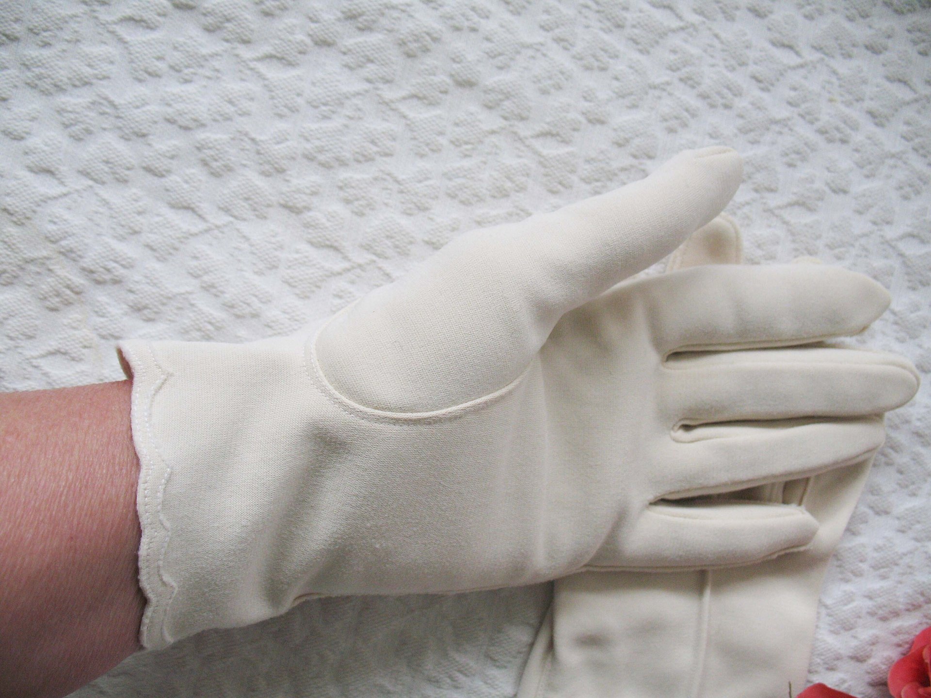 Beige Gloves Size 7 1/2 Vintage Retro Tea Party Wedding Dance Bride Bridesmaid Mid Century 50s 60s Cosplay Free Shipping  US WhenRosesBloom