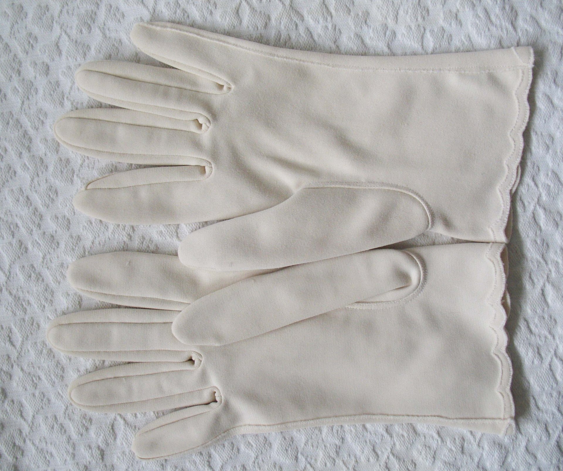 Beige Gloves Size 7 1/2 Vintage Retro Tea Party Wedding Dance Bride Bridesmaid Mid Century 50s 60s Cosplay Free Shipping  US WhenRosesBloom