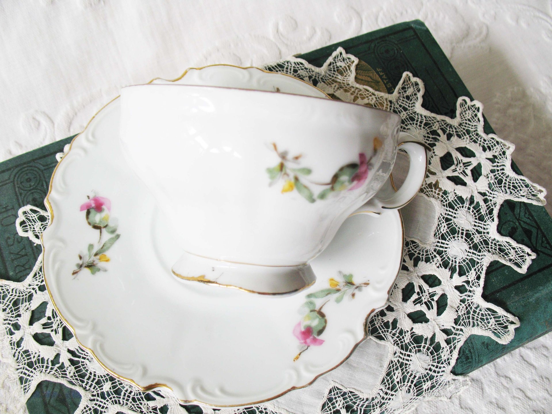 Vintage Floral Tea Cup Pink Roses with Gold Mid Century Tea Time Party Gift Victoria Downton Abbey Cottage Shabby Chic When Roses Bloom