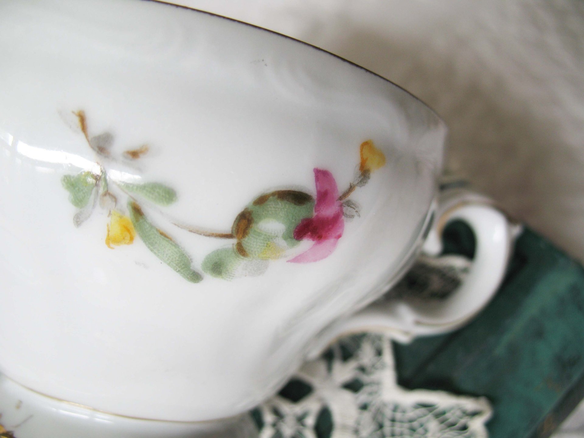 Vintage Floral Tea Cup Pink Roses with Gold Mid Century Tea Time Party Gift Victoria Downton Abbey Cottage Shabby Chic When Roses Bloom
