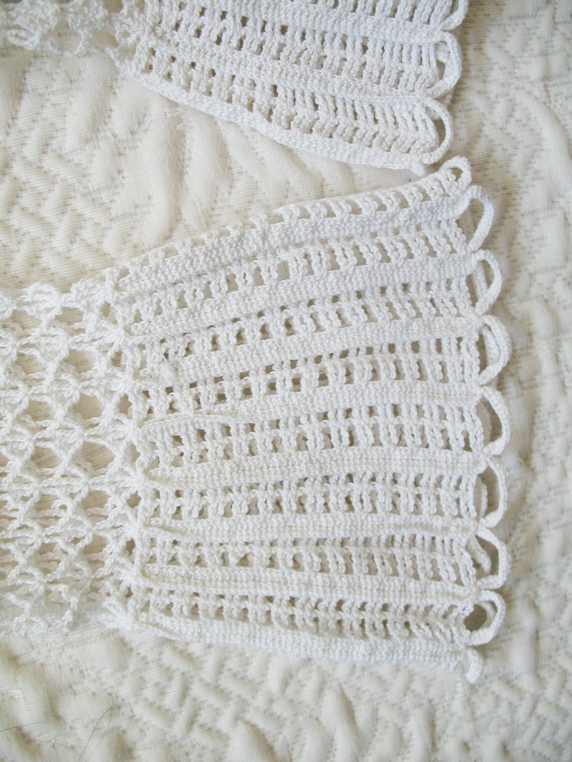 Vintage Gloves White Crochet Elegant Tea Party Vintage Retro Wedding Bridesmaid Communion Victoria Downton J Austen Cosplay WhenRosesBloom