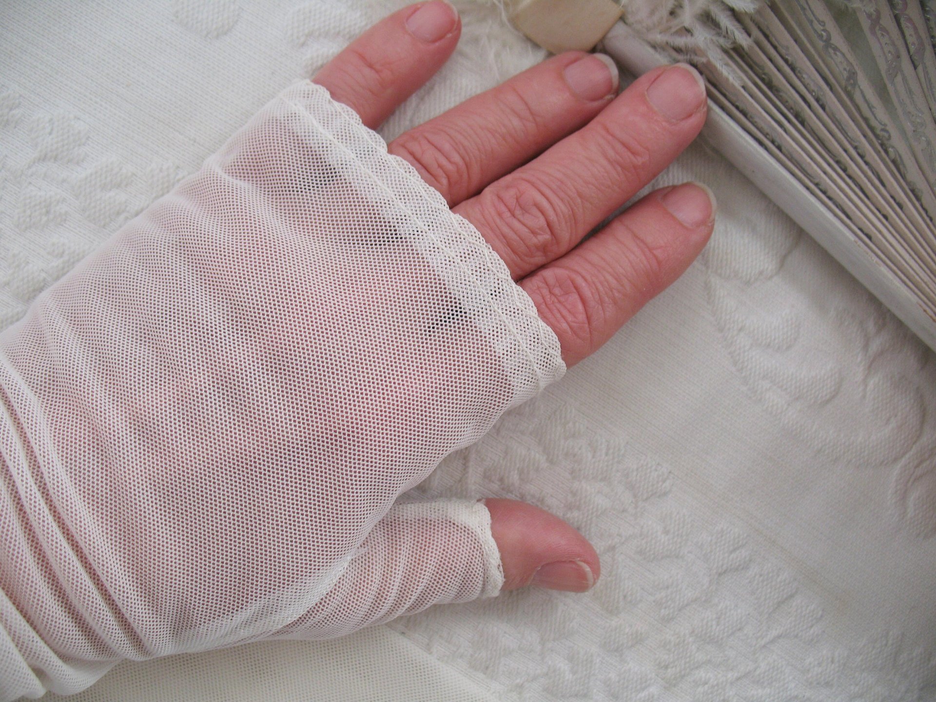 Vintage Fingerless Gloves White Victorian Lace Antique Wedding Downton Titanic Austen Victoria Dickens Cosplay Free Ship US When Roses Bloom