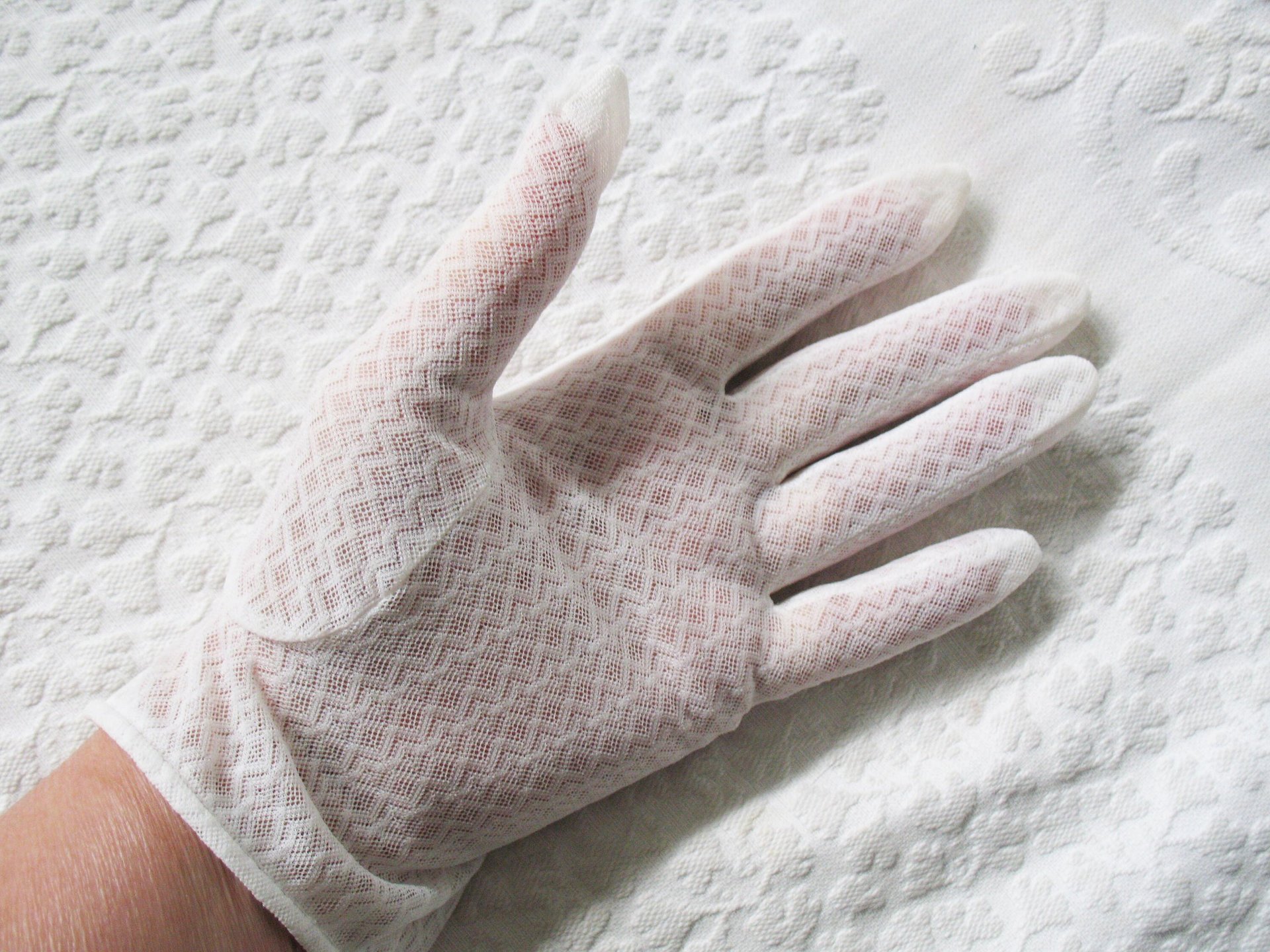 Vintage White Lace Gloves Tea Party Retro Wedding Bride Bridesmaid 1st Communion Vintage Cosplay Gloves Free Shipping US WhenRosesBloom