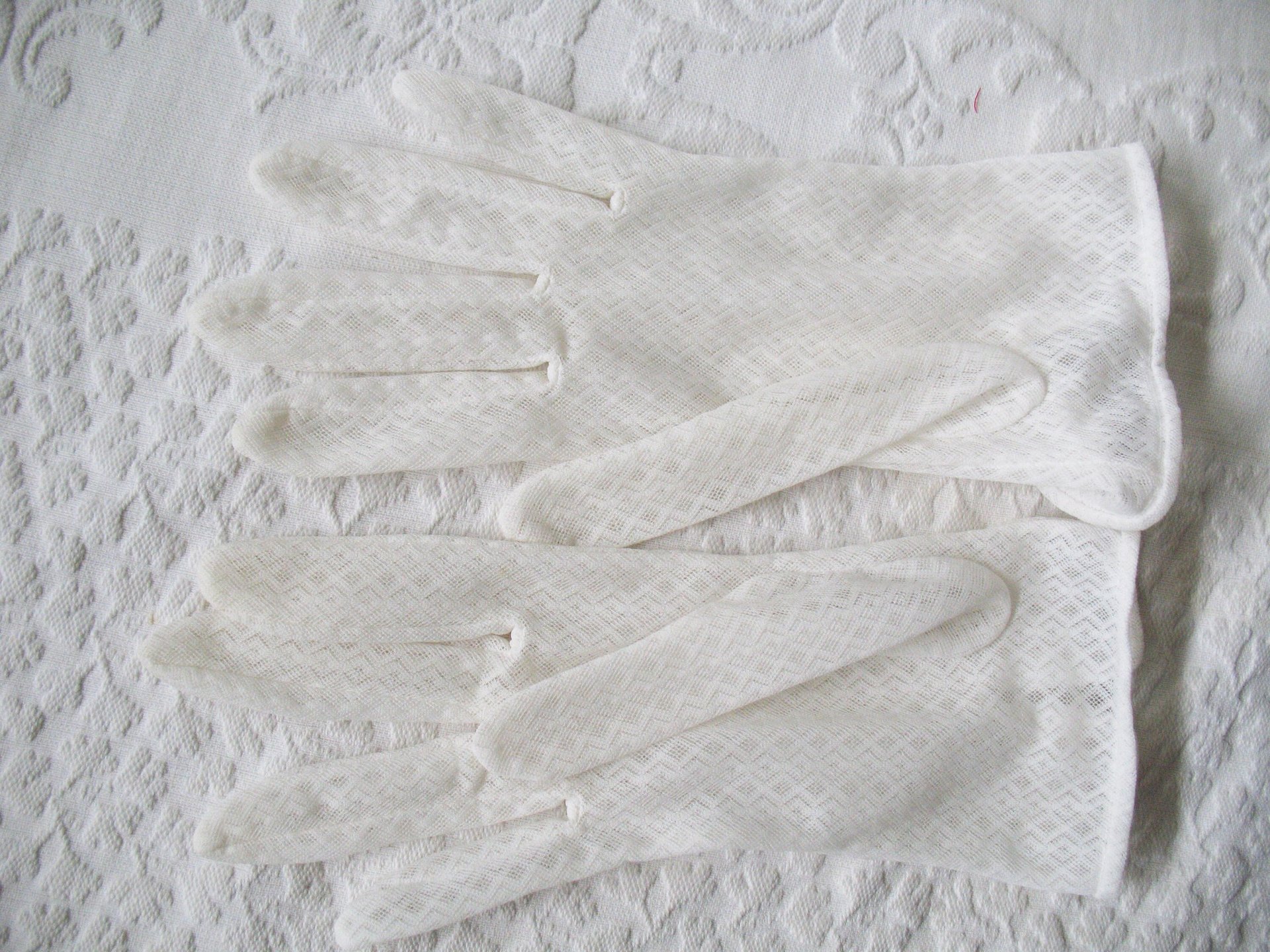 Vintage White Lace Gloves Tea Party Retro Wedding Bride Bridesmaid 1st Communion Vintage Cosplay Gloves Free Shipping US WhenRosesBloom