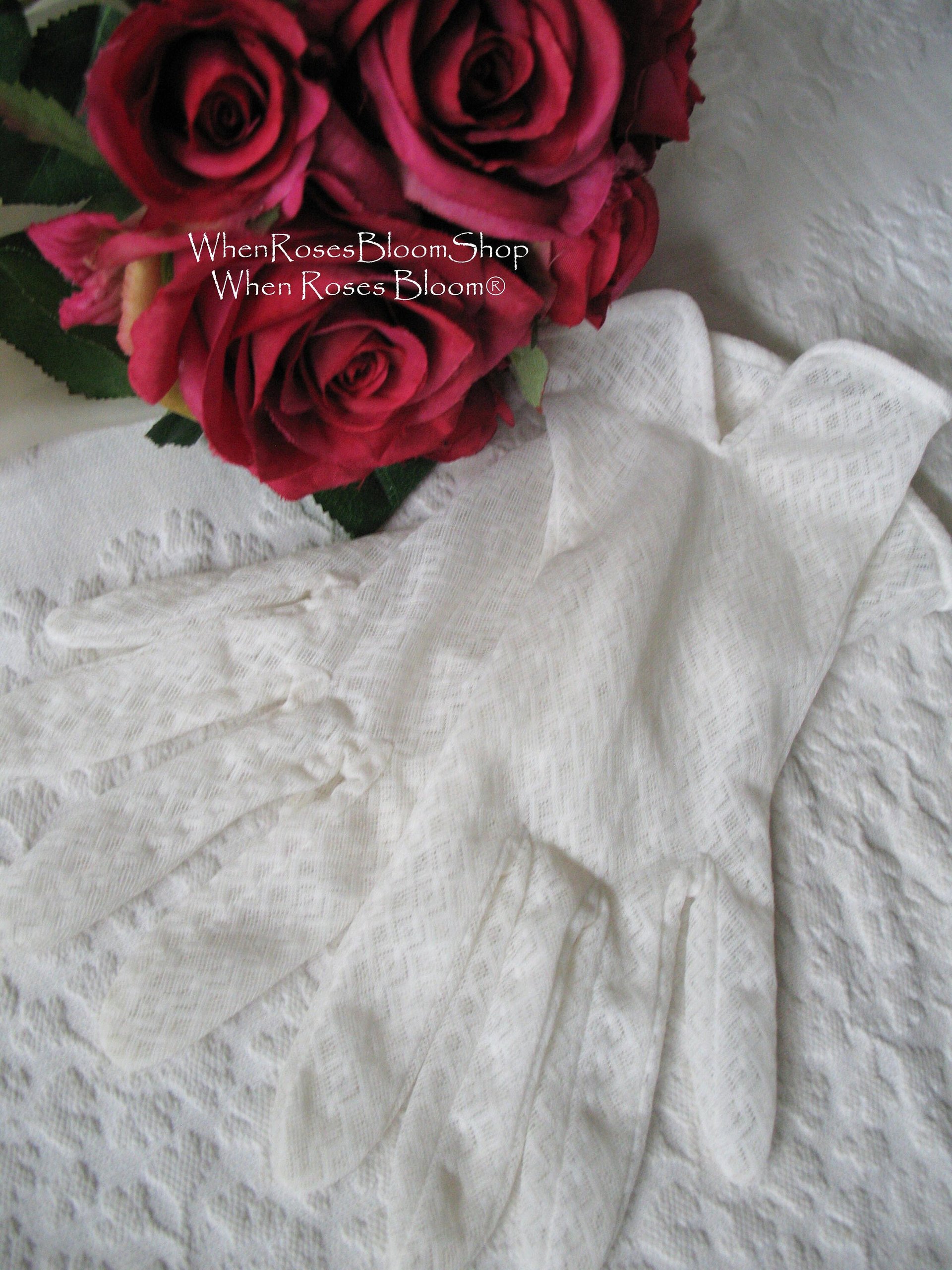 Vintage White Lace Gloves Tea Party Retro Wedding Bride Bridesmaid 1st Communion Vintage Cosplay Gloves Free Shipping US WhenRosesBloom