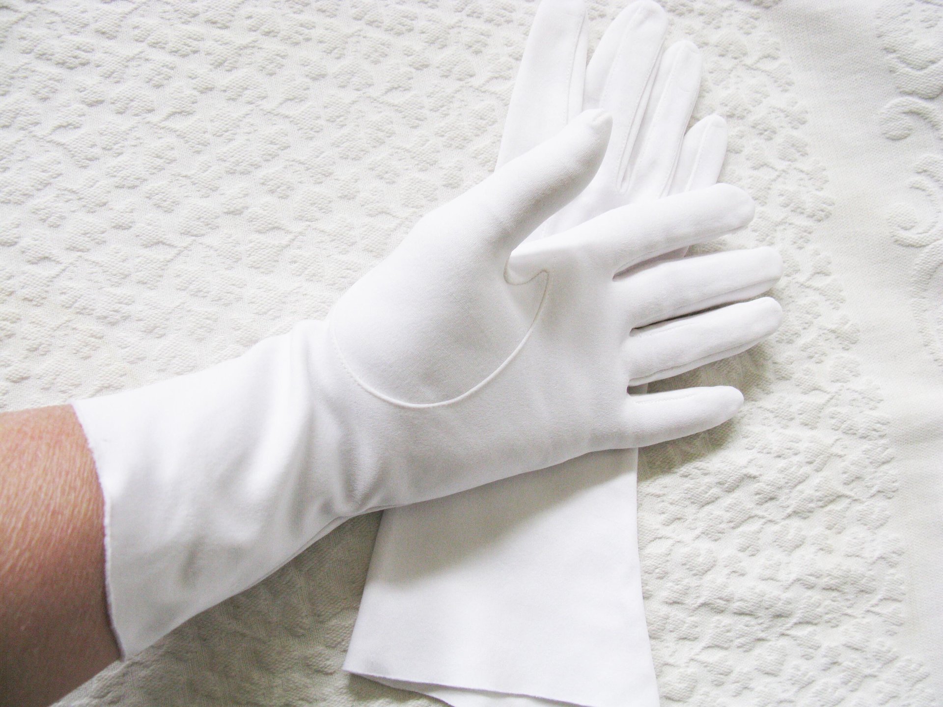Vintage Gloves White Matinee Tea Party Dance Wedding Retro Mid Century Washable Everyday Gloves  FREE SHIPPING US When Roses Bloom