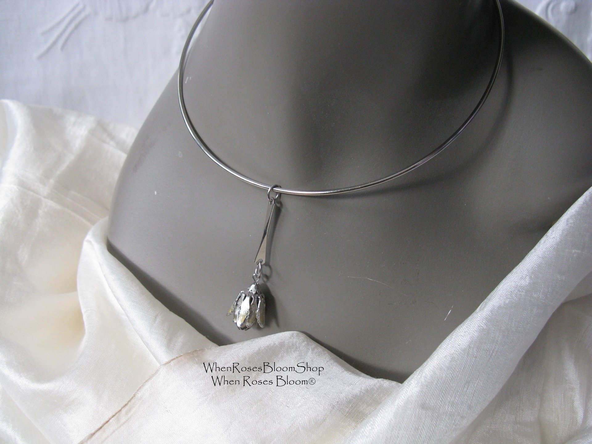 Vintage Silver Choker Pendant 70s Minimalist Style Modernist Floral Statement Necklace Boho Gypsy Retro Elegant Free Ship US WhenRosesBloom