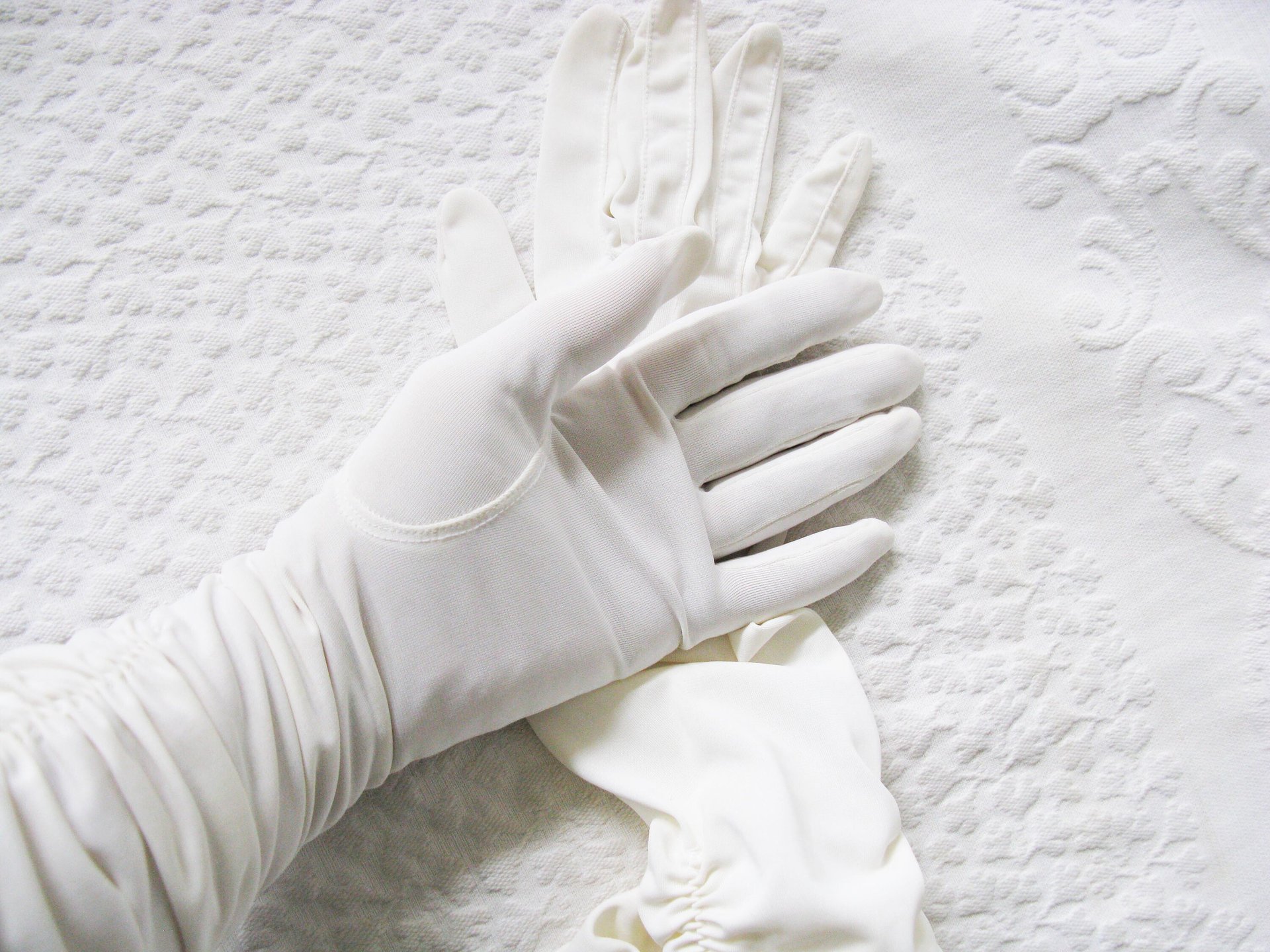 Vintage Stetson Long White Gloves gathered wrist Size 6 1/2 6.5 Tea Party Dance Mid Century Audrey Hepburn Style Free ship US WhenRosesBloom