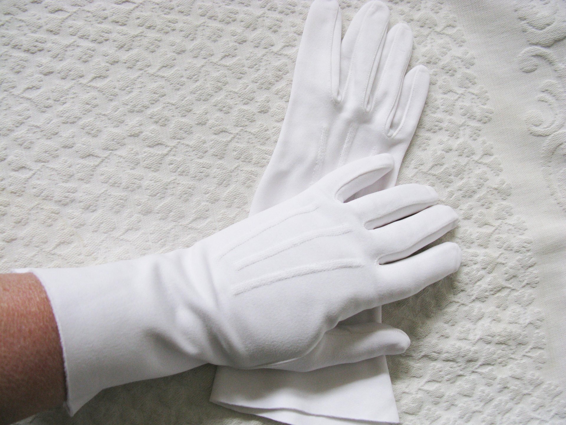 Vintage Gloves White Matinee Tea Party Dance Wedding Retro Mid Century Washable Everyday Gloves  FREE SHIPPING US When Roses Bloom