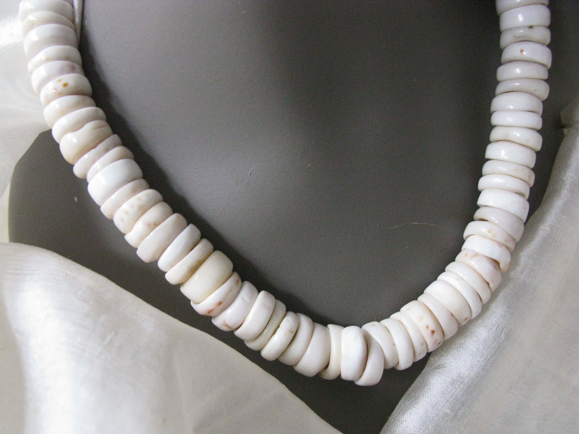 Vintage Puka Shell Choker Statement Necklace Ethnic Boho Minimalist Casual Retro Hawaiian VSCO   Free Spirit Hippie 60s 70s  WhenRosesBloom