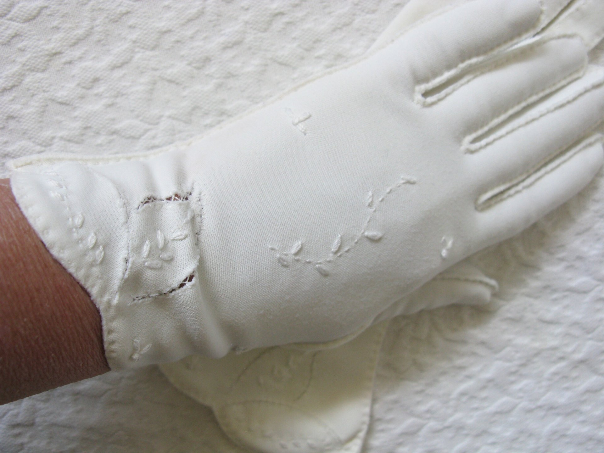 White Gloves Short Sz 6 Embroidered Vintage Retro Mid Century 40s 50s Tea Dance Wedding Downton Cosplay Gloves Free Ship US  WhenRosesBloom