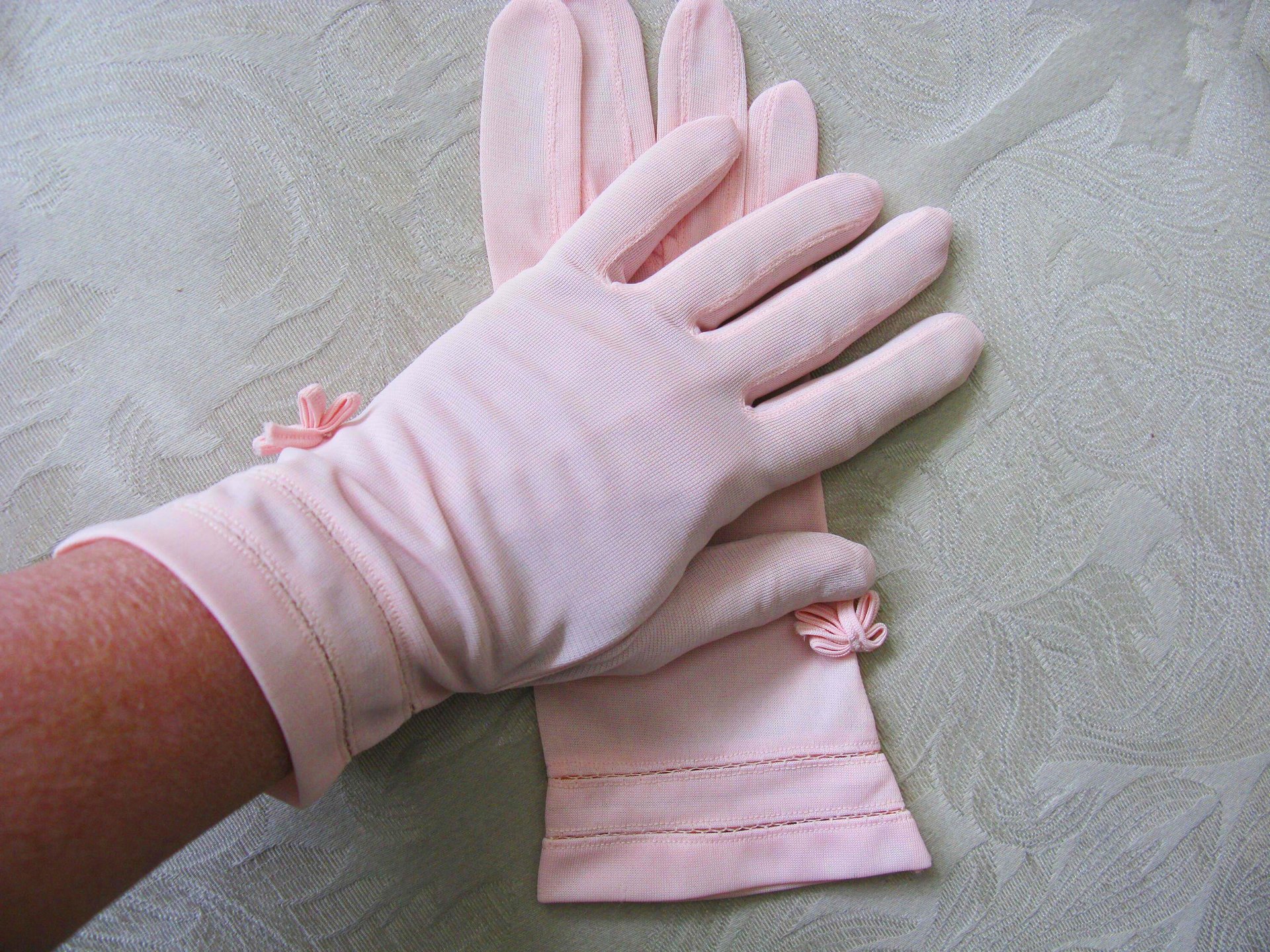 Vintage Pink Gloves Size 6.5 Wedding Tea Party Lunch Date Retro Mid Century Bridal Downton Retro Cosplay Free Ship  US When Roses Bloom
