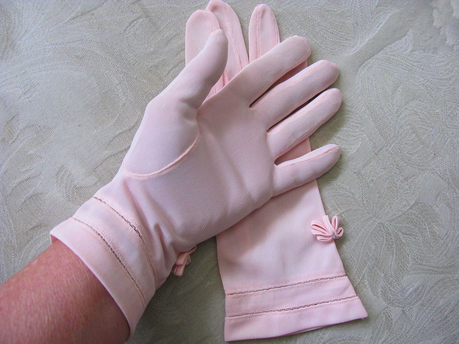 Vintage Pink Gloves Size 6.5 Wedding Tea Party Lunch Date Retro Mid Century Bridal Downton Retro Cosplay Free Ship  US When Roses Bloom